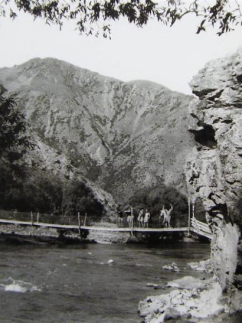 Bog Roy and Peak Valley stations were joined by a swing bridge across the Ahuriri River valley,...