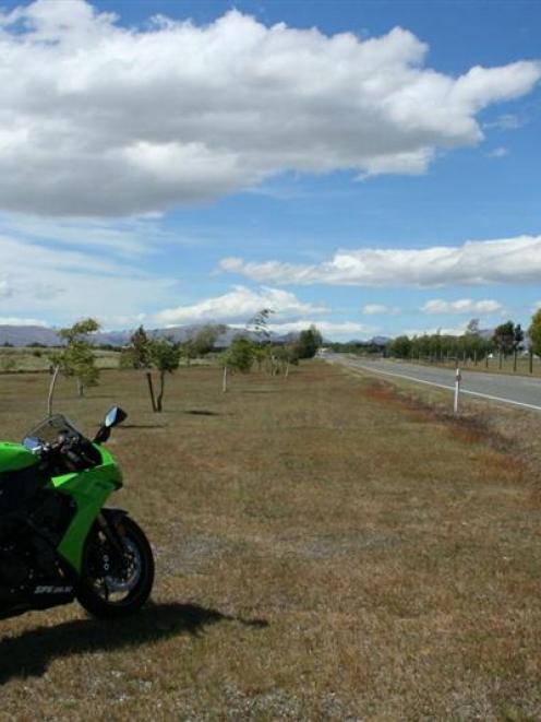 Breezes usually pick up as the day progresses in the Maniototo, here on the way out of Ranfurly...