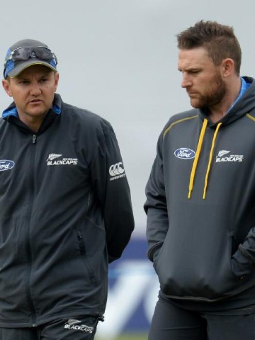 Brendon McCullum (R) with New Zealand coach Mike Hesson. Photo Reuters