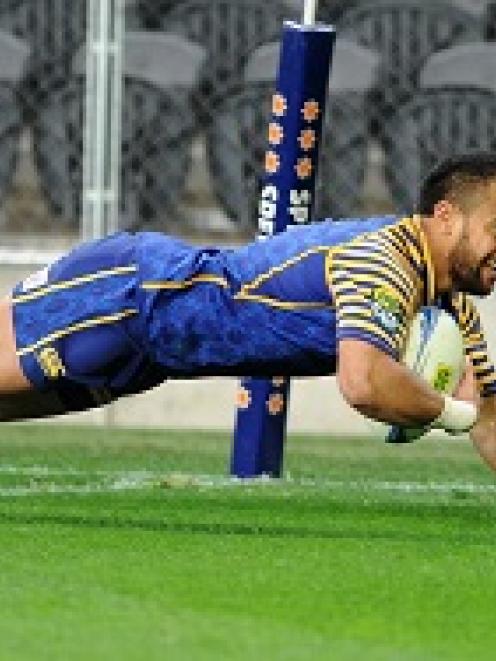 Buxton Popoali'i  crosses for the match winning try against Northland. Photo by Craig Baxter