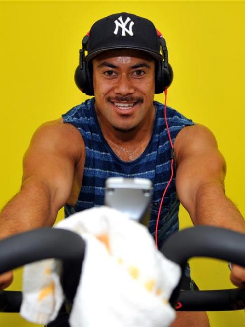 popoali i smiling through adversity