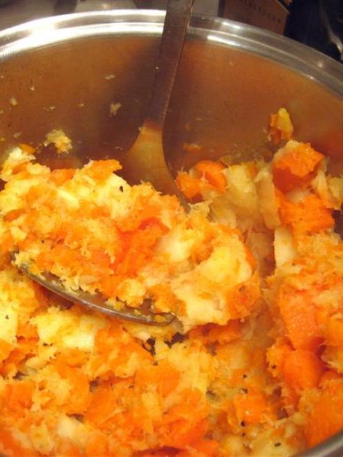 Carrot and parsnip store mash
