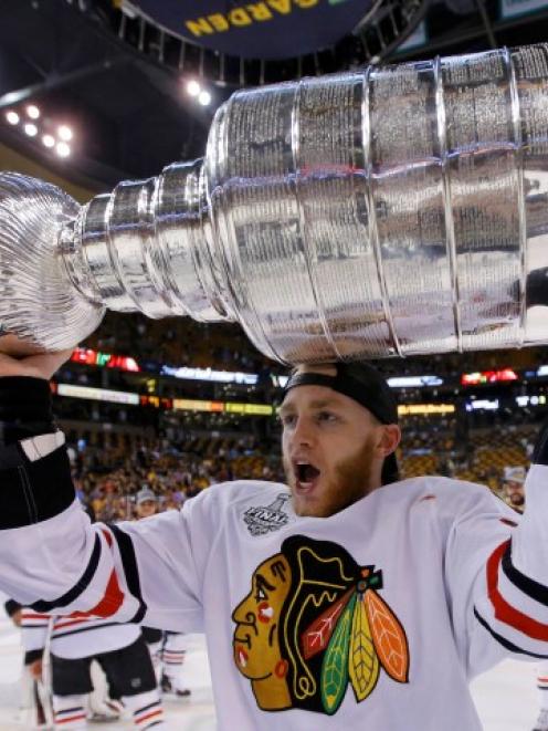Blackhawks bring children on ice after Stanley Cup victory