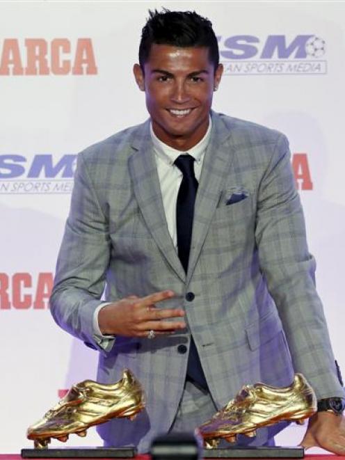 Cristiano ronaldo golden shoes clearance