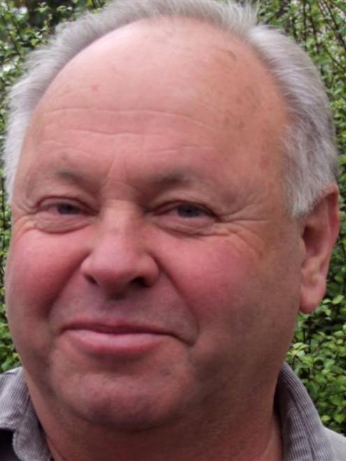 Clive Wallis