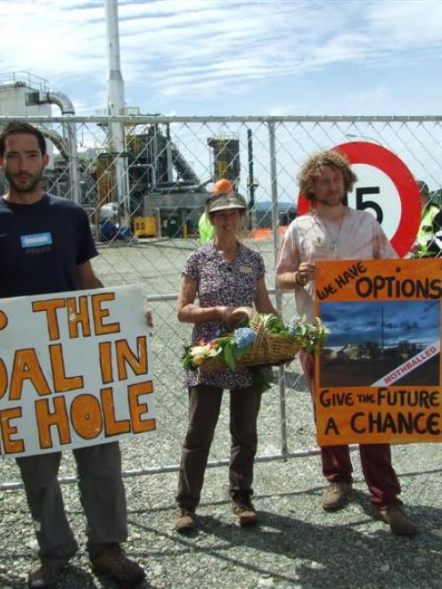 Coal Action Network Aotearoa member Rosemary Penwarden (centre) flanked by Jeanlou Fourquet (left...
