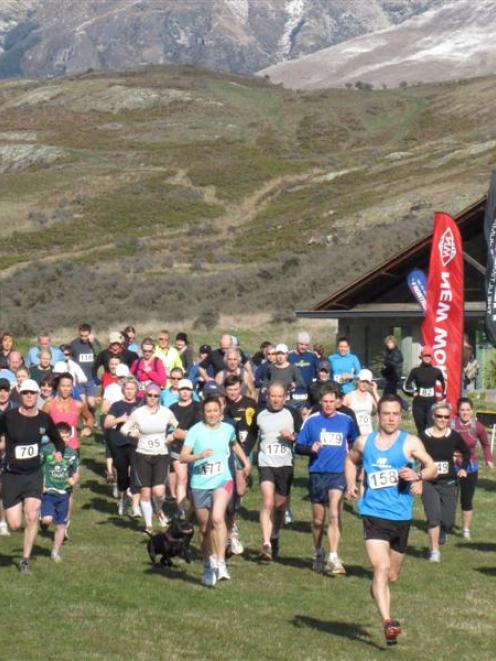 Competitors set out on the 10km run of the Frontrunner series on a fine but chilly Saturday morning.