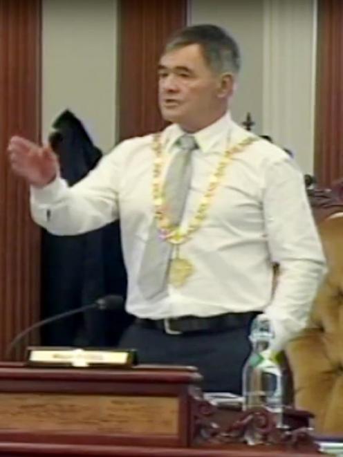 Mayor Dave Cull makes a point at yesterday’s council meeting.
