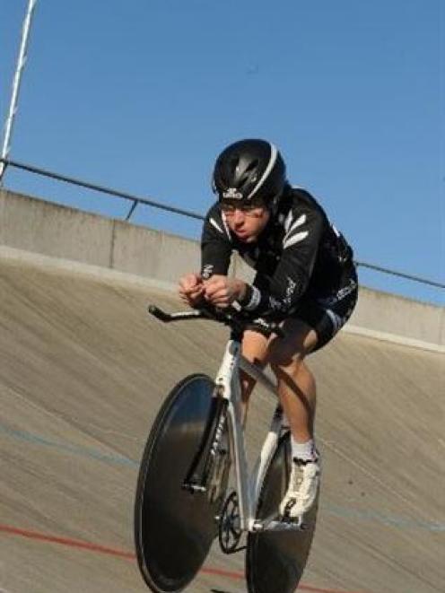 Cyclists win comfortably when comparing "moisture-management" fabrics and cotton. Photo by...