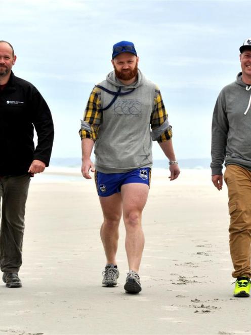 Doc ranger Simon Alefosio-Tuck and Otago Polytechnic bachelor of information technology students...