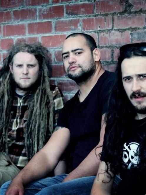 Dunedin funk-grunge trio Left or Right will perform a fund-raising gig before their Australian...