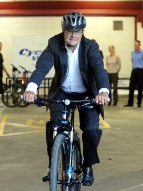 Dunedin Mayor Dave Cull  is  cycling to work every day this month, as part of Bike Wise Month...