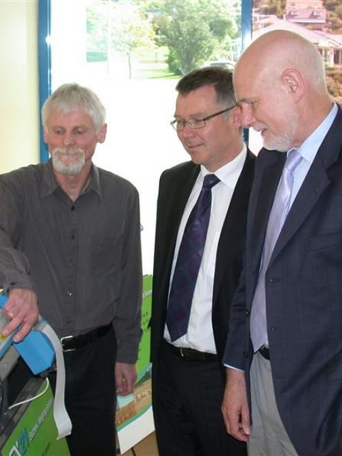 Economic Development Minister Pete Hodgson (right) inspects weighing machines with Minister of...