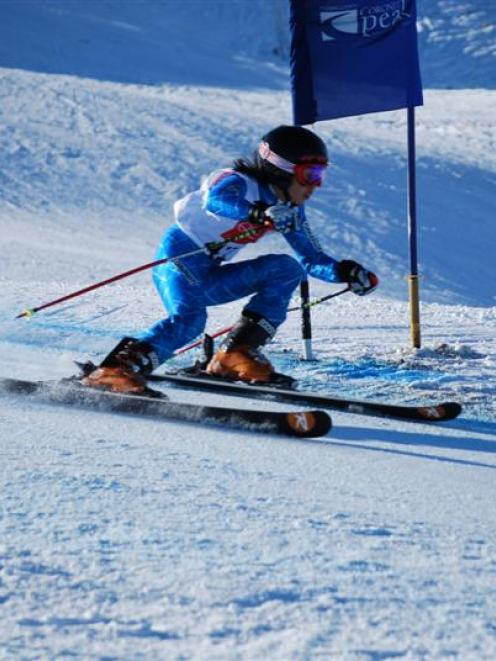 Emma Gamson (14), of Queenstown, competes in the first race of the 2010 Dynastar Lange junior...