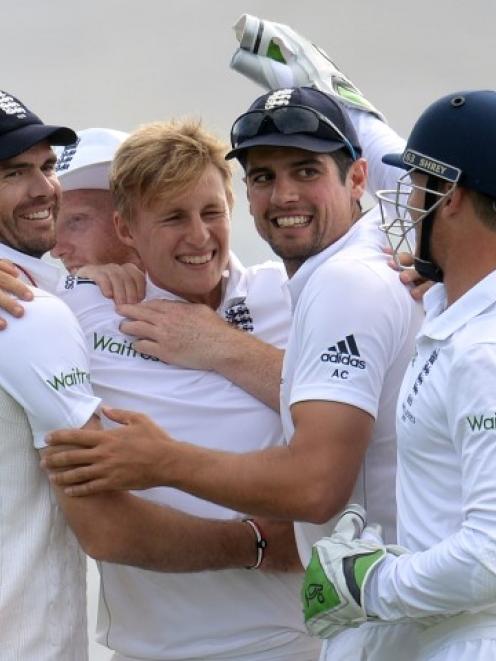 England players celebrate the dismissal of Australia's Mitchell Johnson. Reuters / Philip Brown...