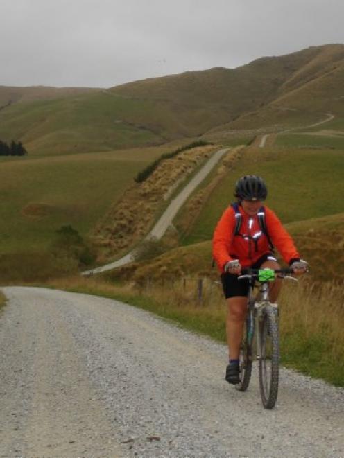 Enjoying the big downhill on Golden Bar Rd from Macraes Flat. This is part of the longer Tuffnuts...