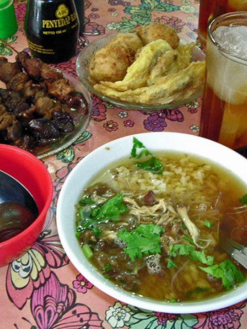 Examples of Indonesian food. Photo by Wikimedia Commons.