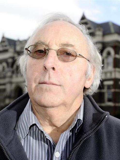 Gil Elliott.