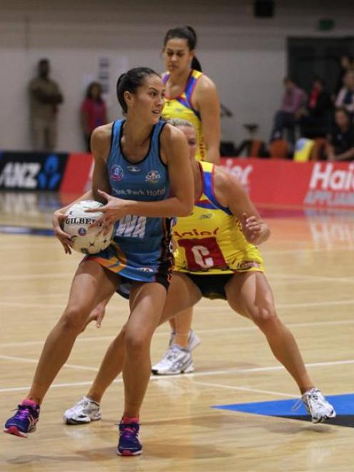 Haier Pulse (yellow) vs Southern Steel (blue). Photo by Duncan Brown.