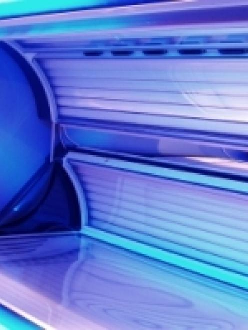 indoor_tanning_may_be_addictive_2111269604.jpg