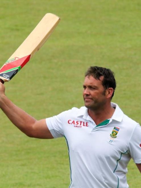 Jacques Kallis acknowledges the crowd after being dismissed. REUTERS/Rogan Ward