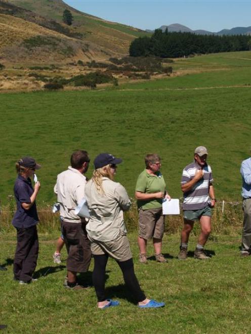 Janet Gregory, from NZ Landcare Trust (centre, in green polo shirt) leads a Pomahaka catchment...