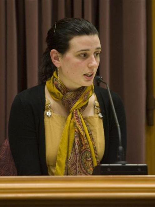 Jessica Smith giving evidence at the trial of Clayton Weatherston. Photo Pool.