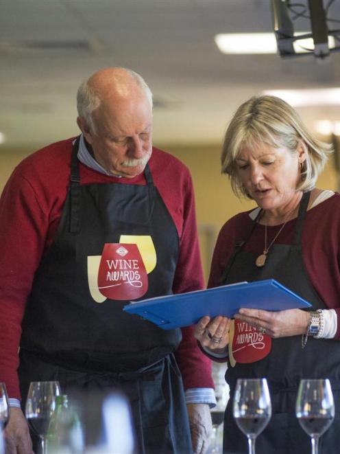 Jim Harre discusses the New World Wine Awards with fellow judge Kate Radburnd. Photo supplied.