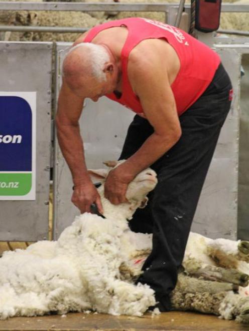 John Hough makes the first blows of his Last Stand tour at the New Zealand Merino Shearing and...