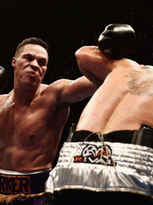 Joseph Parker (L) throws a punch at Brian Minto. (Photo by Hannah Peters/Getty Images)