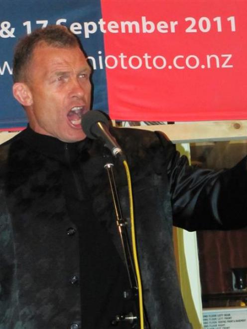 Jud Arthur performs at Ranfurly's Jazz 'n' Jocks event last night. Photo by Sarah Marquet.