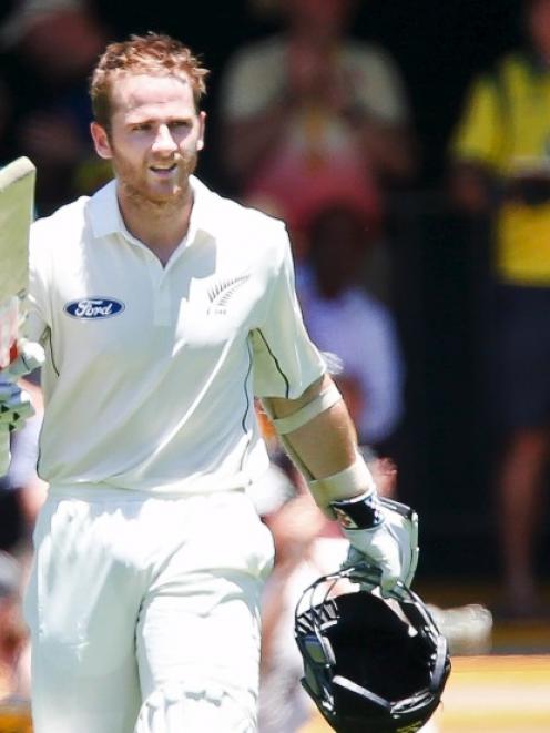 Kane Williamson finished on 108 not out as New Zealand won the second test against Sri Lanka.