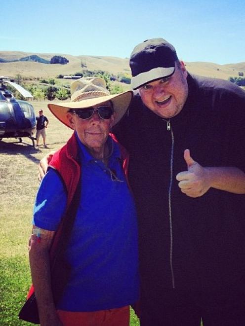 Kim Dotcom tweeted this photograph of himself and Sir Paul Holmes.