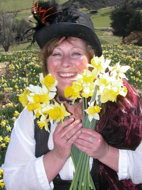 Kim "Dusty" Murtagh picks daffodils in 2007. Photo by Glenn Conway.