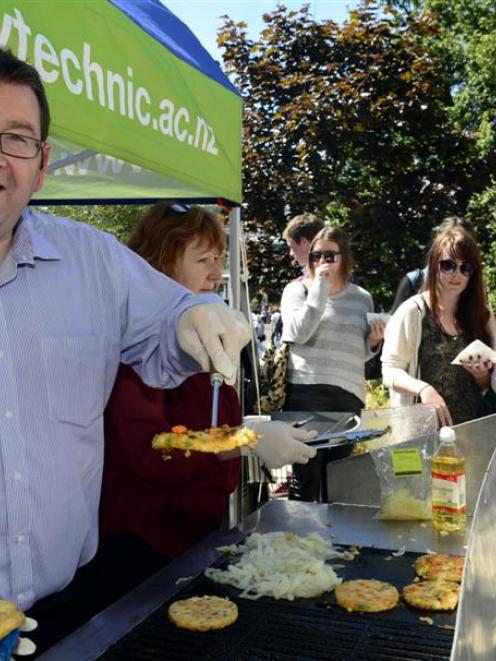 Labour deputy leader and tertiary spokesman Grant Robertson dishes up some more kai at Otago...