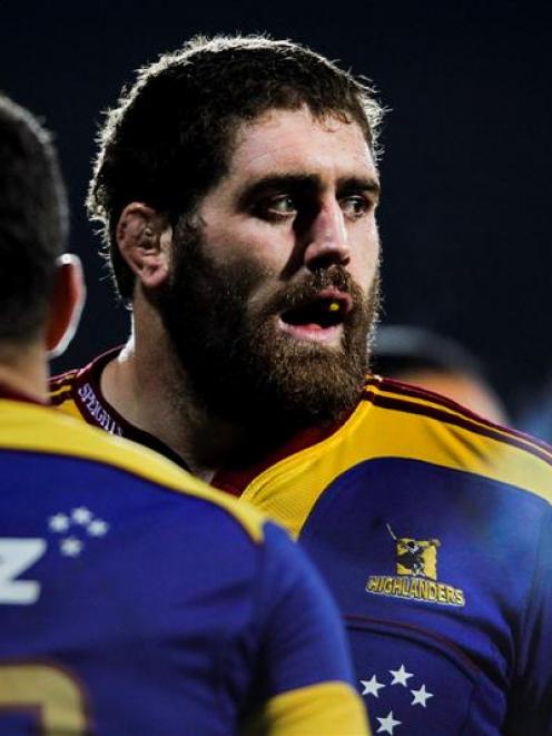 Last year's Highlanders captain, Jamie Mackintosh, talks to his players during  a Super rugby...