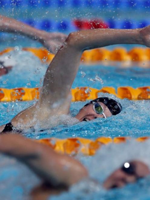 Lauren Boyle (C) in action in the women's 800m freestyle final. REUTERS/Stefan Wermuth