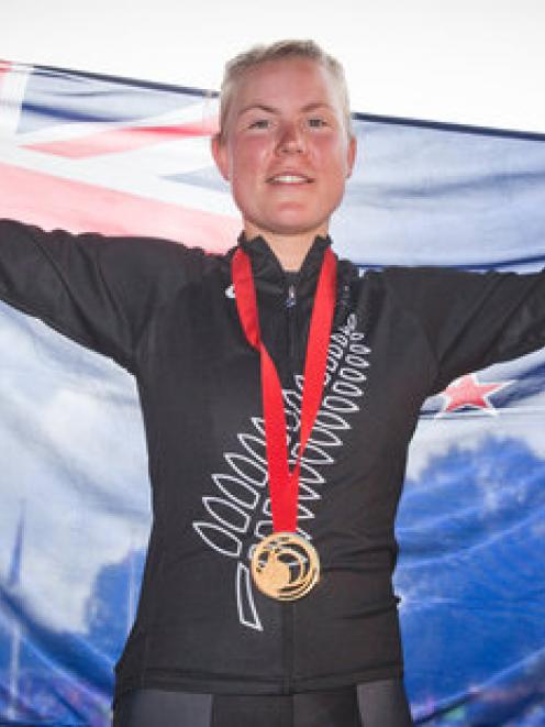 Linda Villumsen celebrates with her Gold medal after winning the women's time trial. Photo: NZ...