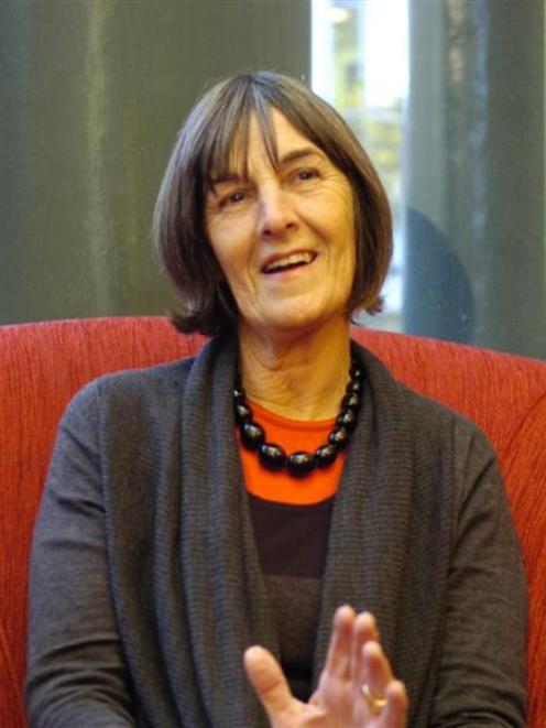 Lis Bartlett discusses her experience with bowel cancer. Photo by Jane Dawber.