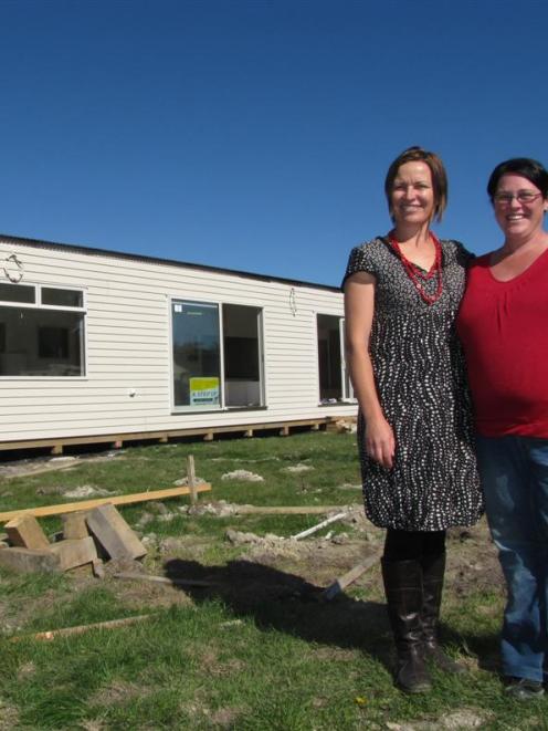 Maniototo Kindergarten establishment committee chairwoman Geraldine Duncan (left) and committee...