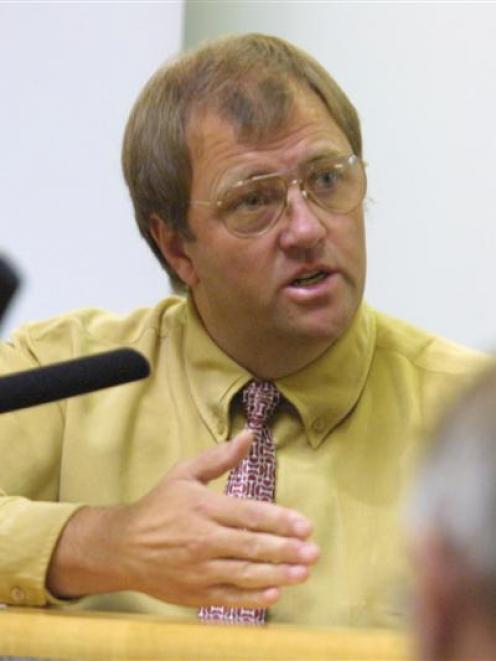Mark Lundy testifies at his trial in 2002.