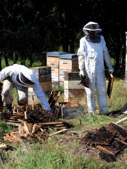Martin Laas (left), owner Peter Sales (centre) and National Beekeepers Association president...