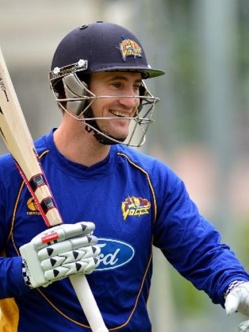 Neil Broom trains at the University Oval. Photo by Peter McIntosh.