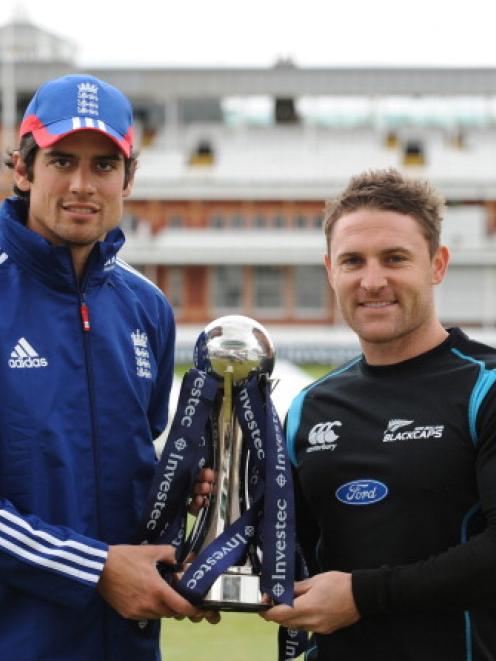 New Zealand captain Brendon McCullum (R) and his England counterpart Alastair Cook pose with the...