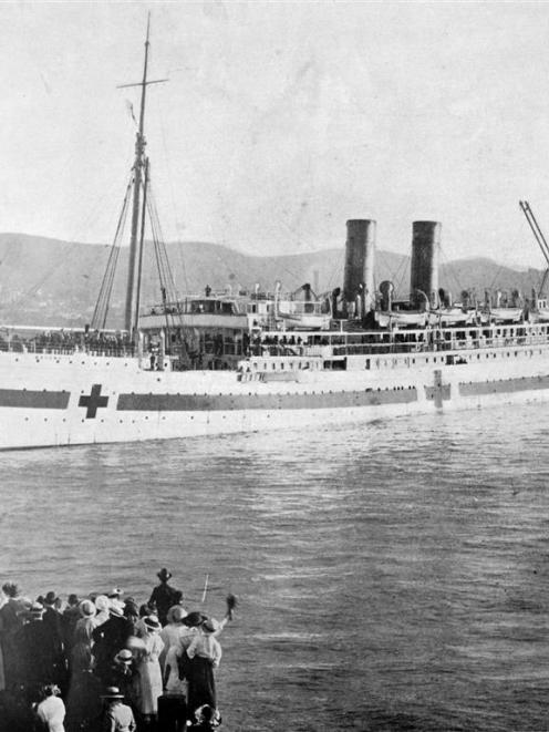 New Zealand hospital ship, the Maheno, off Kings Wharf, Wellington, en route to Alexandria, Egypt...