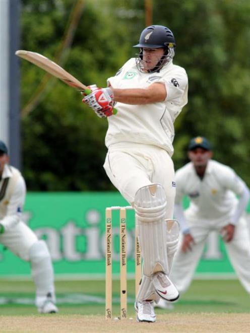 New Zealand's Daniel Vettori hooks against Pakistan on his way to 99. Credit:NZPA / Ross Setford