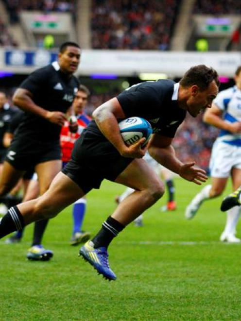 New Zealand's Israel Dagg runs in to score against Scotland. REUTERS/David Moir