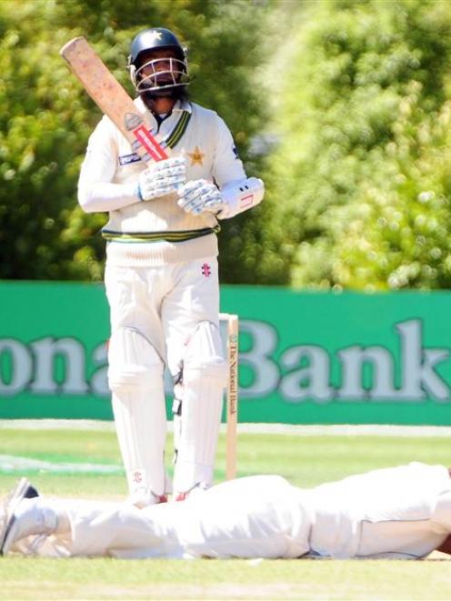 New Zealand's Shane Bond celebrates the caught and bowled to dismiss the Pakistan captain...