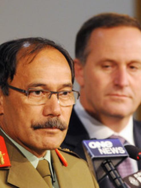 Chief of New Zealand Defence Force, Lieutenant General Jerry Mateparae with Prime Minister John Key