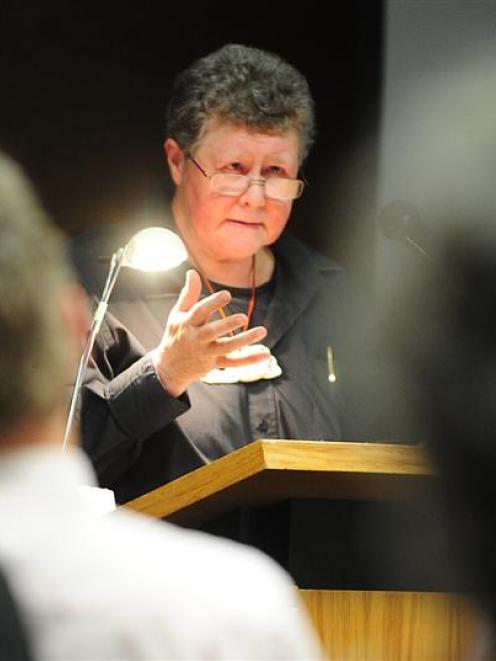 Novelist and poet Keri Hulme expounds on the poetry of Robert Burns. Photo by Craig Baxter.